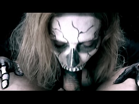 ❤️ Demoniczna dziewczyna ssąca kutasa swoimi czarnymi ustami i połykająca spermę. Super sex at pl.sexvideosex.top ❌️